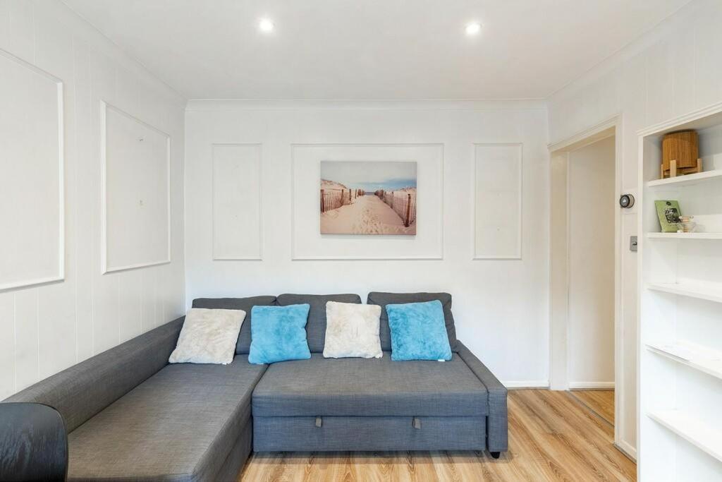 Lovely West London Entire Apartment ภายนอก รูปภาพ